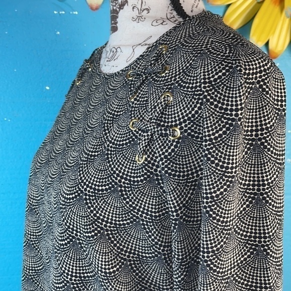 Michael Kors Textured Black Long-Sleeve Blouse w/ Seashell Print Top | Large - Picture 10 of 15